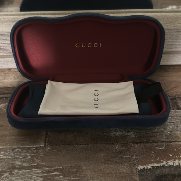 Gucci Sunglasses - Picture 7 of 8